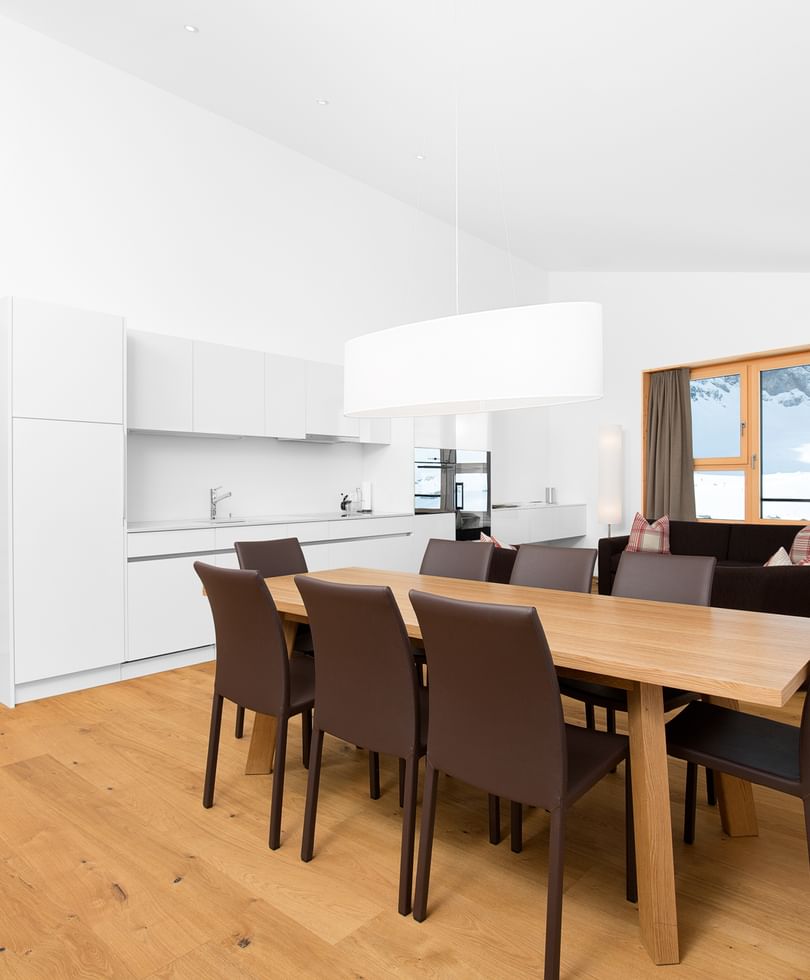 Blick in das Wohnzimmer einer Ferienwohnung auf der Melchsee-Frutt