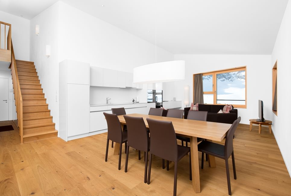 Blick in das Wohnzimmer einer Ferienwohnung auf der Melchsee-Frutt