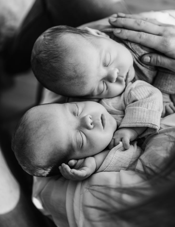 Neugeborene zwillinge