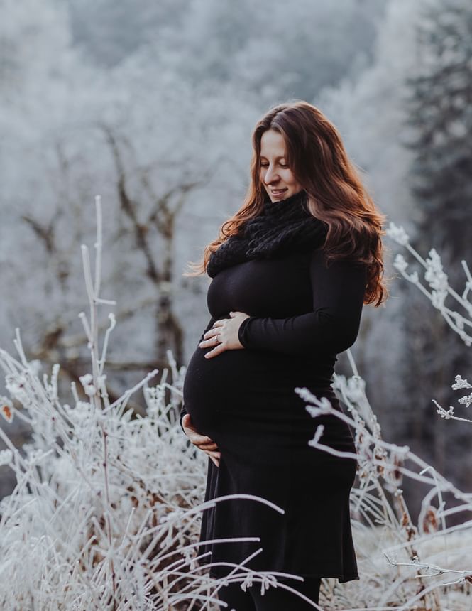 Schwangerschaft fotoshooting winter